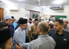 Sesi Ramah Mesra Perdana Menteri Datuk Seri Anwar Ibrahim Bersama Warga Putrajaya di Medan Selera Presint 16 Dan Surau Ar-Rahman Presint 16