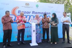 Sesi Walkabout Yang Berhormat Senator Puan Hajah Fuziah Binti Salleh, Timbalan Menteri Perdagangan Dalam Negeri dan Kos Sara Hidup ke Bazar Ramadan RAHMAH (BRR), Presint 14, Putrajaya