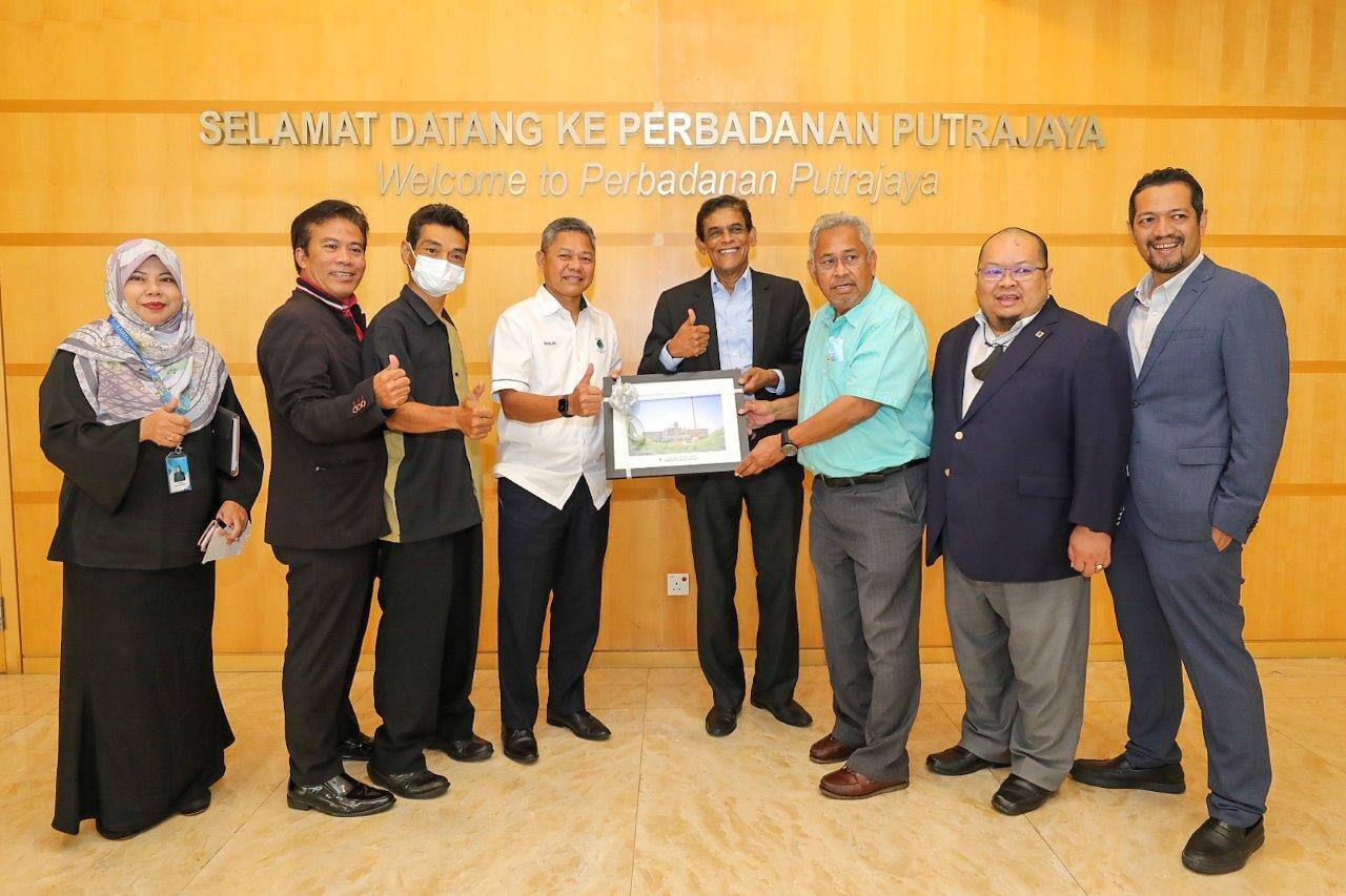 KUNJUNGAN HORMAT DAN LAWATAN YBHG. DATO’ MIOR KAMARULBAID BIN MIOR SHAHID, PENGERUSI PUTRAJAYAFM KE ATAS YBHG. DATO’ PRESIDEN PERBADANAN PUTRAJAYA