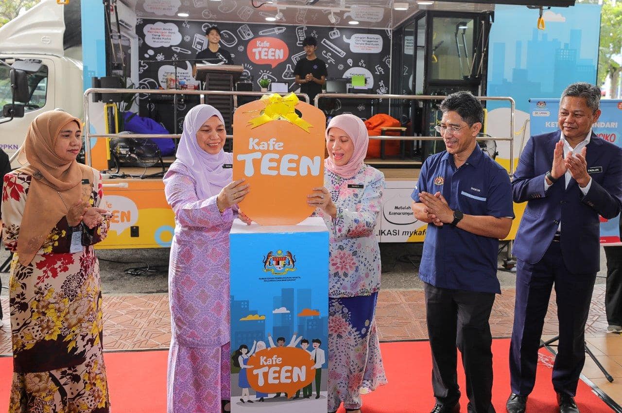 Majlis Perasmian Trak KafeTEEN & Pelancaran Kempen #SayaPilihAbstinen di Kompleks Kejiranan Presint 16, Putrajaya