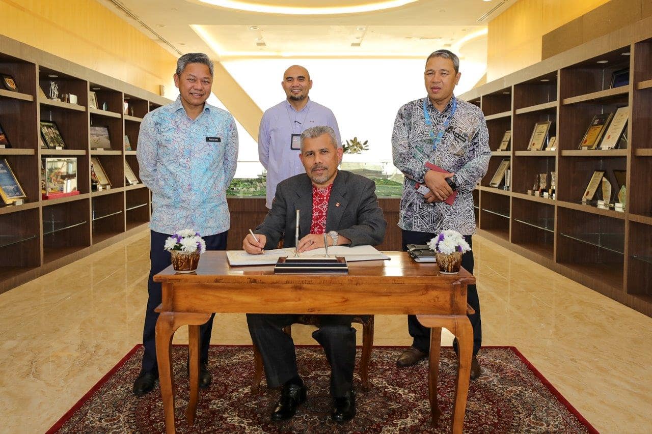 KUNJUNGAN HORMAT TIMBALAN NAIB CANSELOR UITM KE PERBADANAN PUTRAJAYA