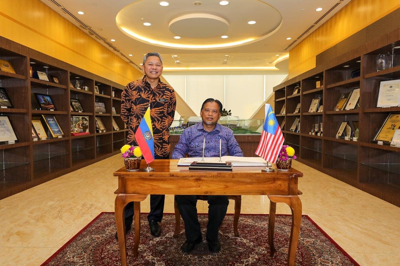 KUNJUNGAN HORMAT YANG DIPERTUA MAJLIS DAERAH TUMPAT, KELANTAN KE ATAS YBHG. DATO’ PRESIDEN PERBADANAN PUTRAJAYA