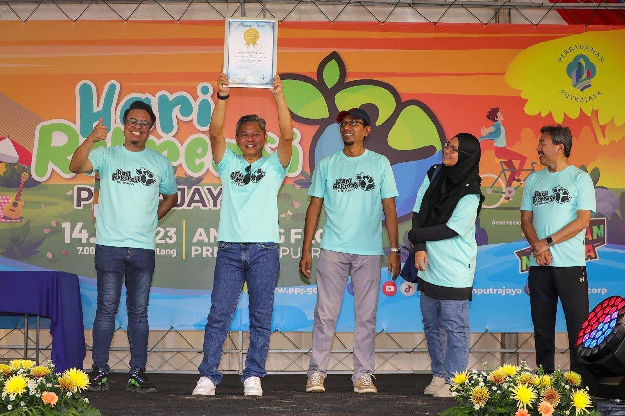 Majlis Penyampaian Sijil The Malaysia Book of Records (MBOR) bagi acara perkelahan terpanjang dengan penyertaan acara perkelahan seramai 1,000 orang bersamaan 253 lot perkelahan dengan ukuran sepanjang 709.5 meter.