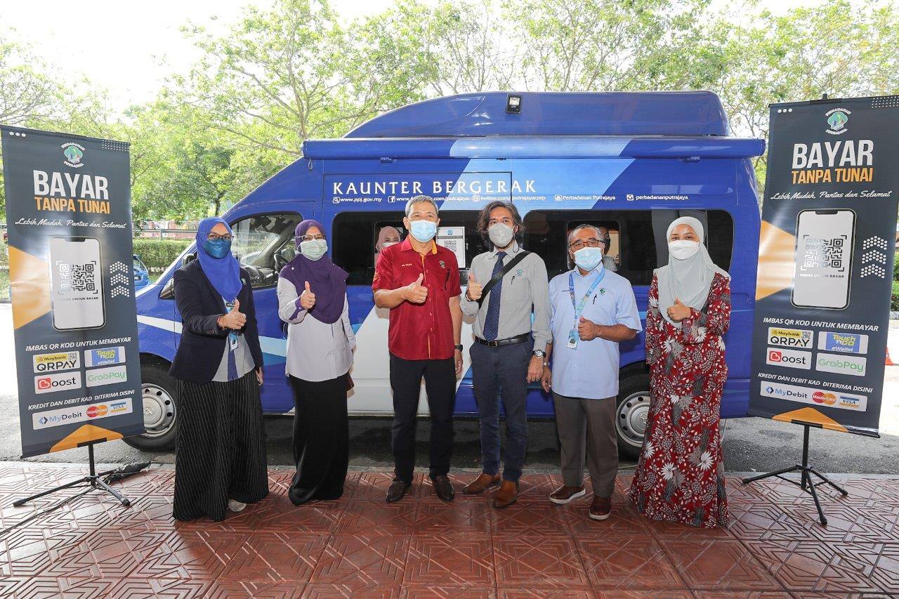 PELANCARAN MOD PEMBAYARAN KREDITDEBIT KAD DAN QRPAY DI PUSAT KUTIPAN PUTRAJAYA