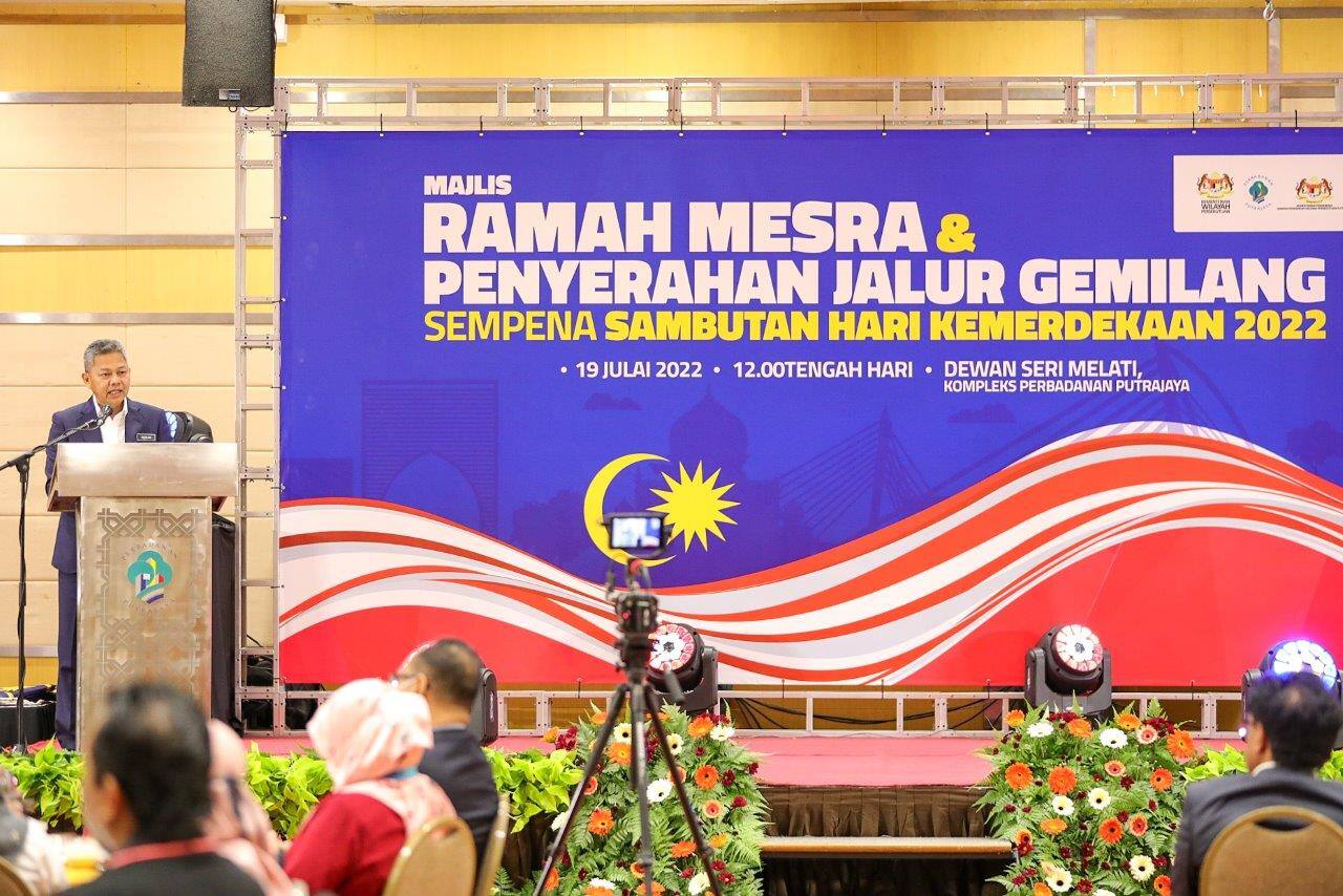 MAJLIS PENYERAHAN JALUR GEMILANG SEMPENA HARI KEBANGSAAN DAN HARI MALAYSIA 2022 PERINGKAT WILAYAH PERSEKUTUAN PUTRAJAYA